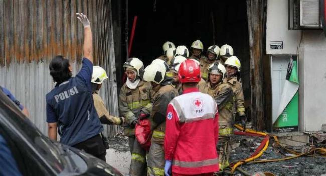 ඉන්දුනීසියාවේ වැඩිහිටි නිවාසයක ගින්නක්